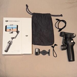 DJI Osmo Mobile 7P Stabilizer in Black